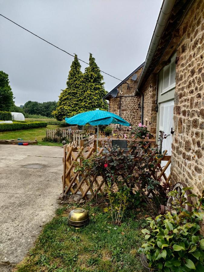 Les Petits Champs Apartment Buais-les-Monts Exterior photo